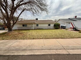 2687 Red Mountain Dr in Santa Clara, UT - Building Photo