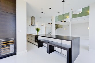 848 Brickell Key Dr, Unit 2703 in Miami, FL - Building Photo - Building Photo