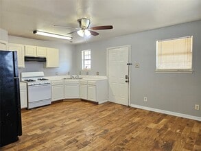 705 Harris Ave in Kemah, TX - Building Photo - Building Photo