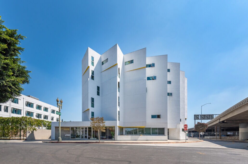 New Carver Apartments in Los Angeles, CA - Building Photo