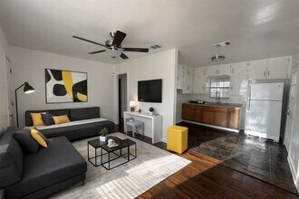 600 Springdale Rd in Austin, TX - Building Photo - Building Photo