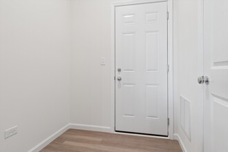 24507 W Kroll Dr in Plainfield, IL - Building Photo - Building Photo