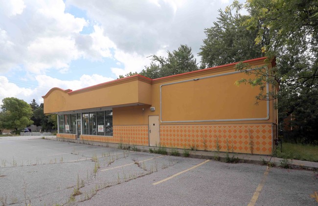 181 Sheppard Ave E in Toronto, ON - Building Photo - Building Photo