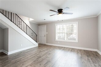 7 Villa Ct SE in Smyrna, GA - Foto de edificio - Building Photo