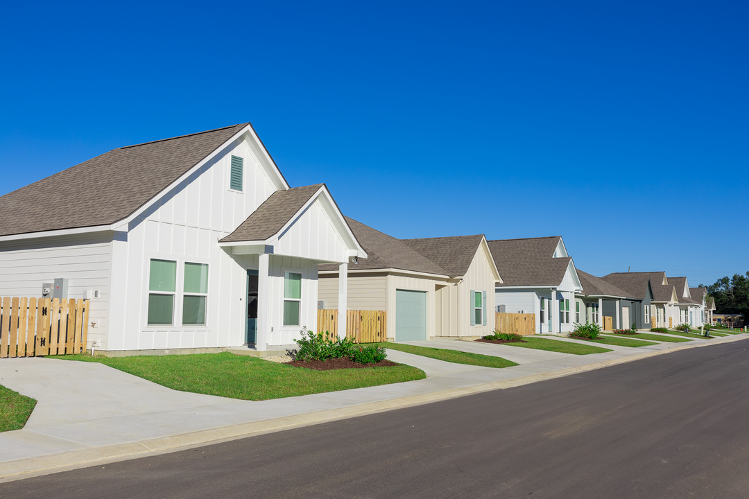 Sweetwater Point Cottages in Youngsville, LA - Foto de edificio