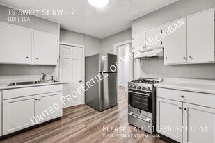 19 Sweet St NW in Grand Rapids, MI - Building Photo