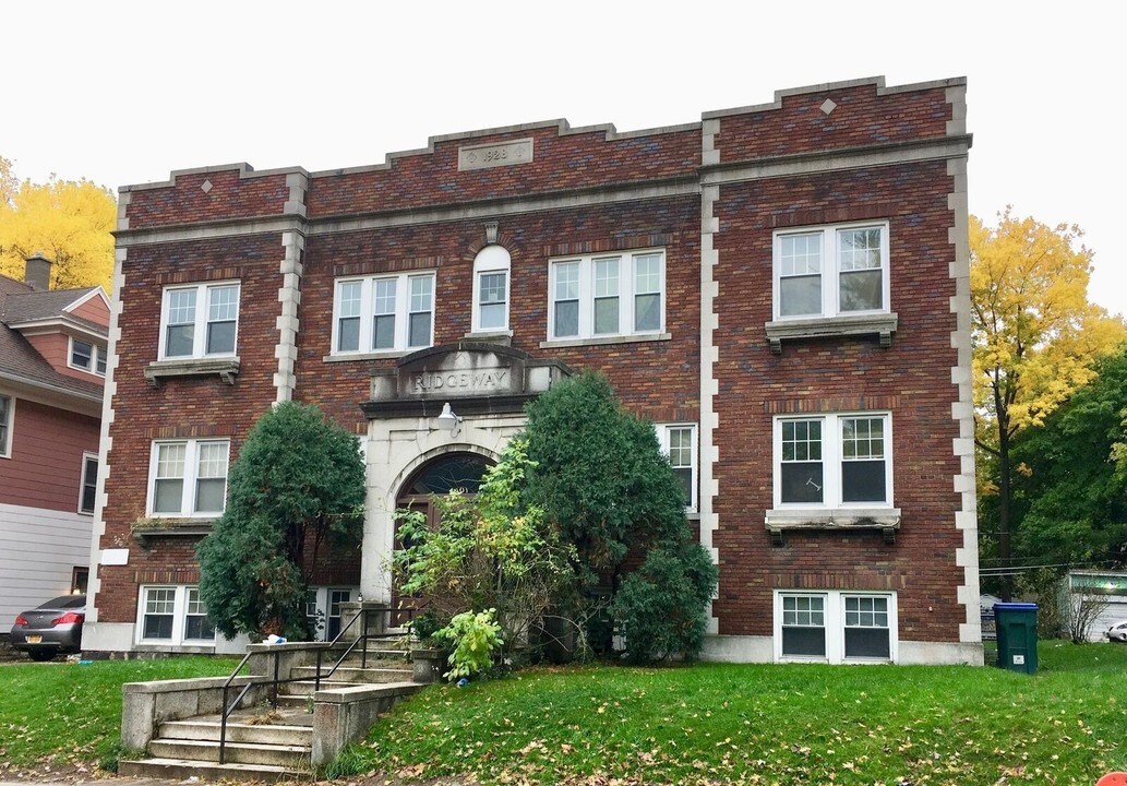 401 Ridgeway Ave in Rochester, NY - Building Photo