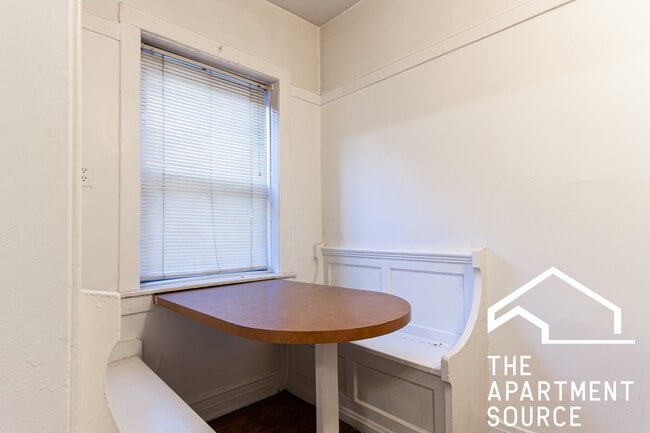 3034 N Halsted St, Unit 1C in Chicago, IL - Building Photo - Building Photo