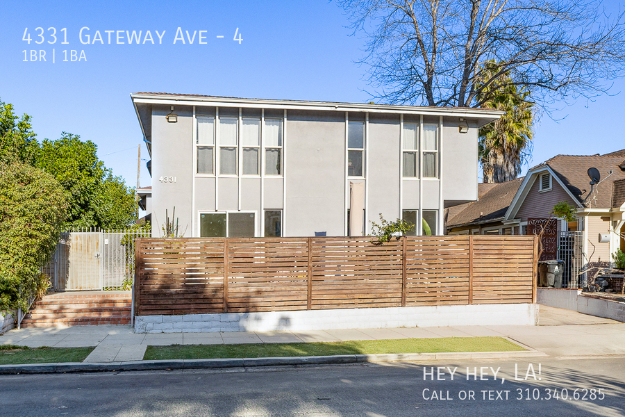 4331 Gateway Ave in Los Angeles, CA - Building Photo