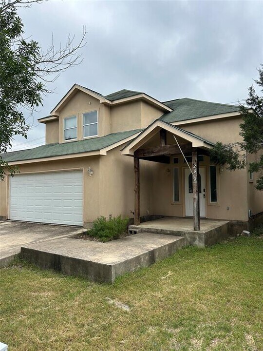 29 Wood Glen Dr in Wimberley, TX - Foto de edificio