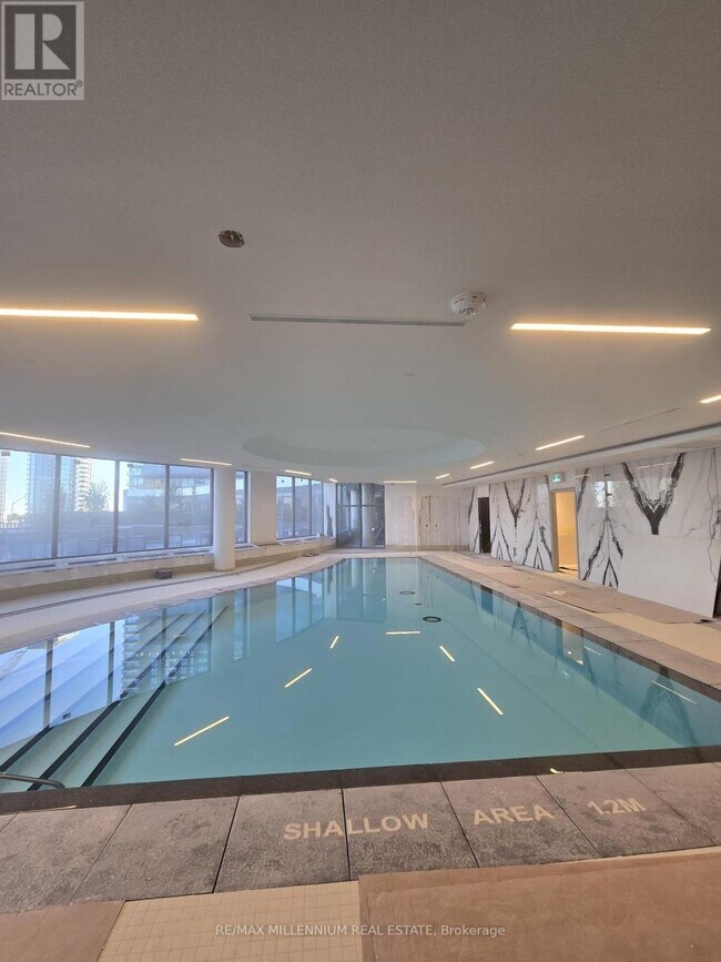 5081 Hurontario St in Mississauga, ON - Building Photo - Building Photo