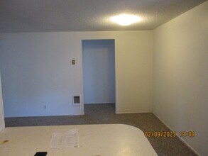 1337 Laura St in Springfield, OR - Foto de edificio - Building Photo