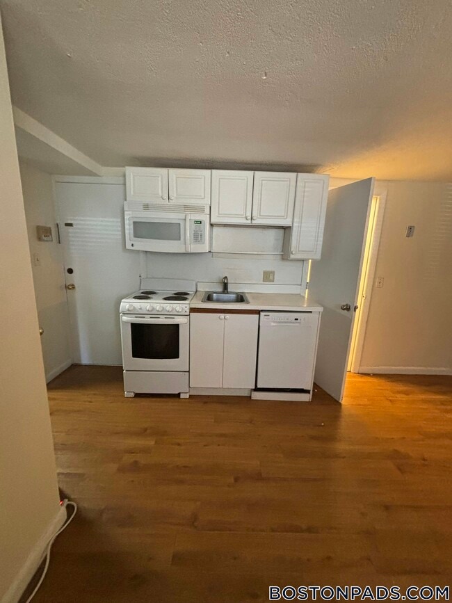 3 River Dr