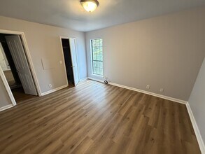 1102 Falling Tree Ct in Murfreesboro, TN - Foto de edificio - Building Photo