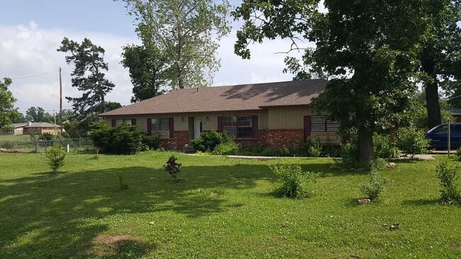 property at 4020 E 14th St