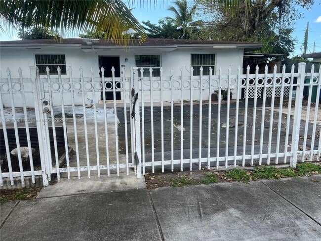 15812 NW 39th Ct in Miami Gardens, FL - Building Photo - Building Photo