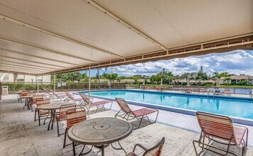 4995 Sable Pine Cir, Unit 4995 in West Palm Beach, FL - Building Photo - Building Photo