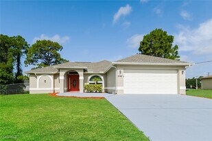 1045 Albany Ave in Lehigh Acres, FL - Building Photo
