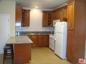 13405 Burbank Blvd-Unit -6 in Los Angeles, CA - Building Photo - Building Photo