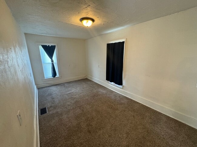 638 N Broad St in Grove City, PA - Building Photo - Building Photo