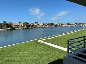 6240 Kipps Colony Ct S in Gulfport, FL - Building Photo