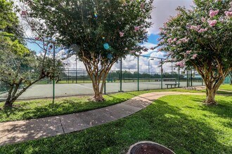 34 Crestview Trail in Houston, TX - Building Photo - Building Photo