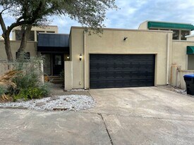 2021 Oak Forest Country Club Dr in Longview, TX - Building Photo