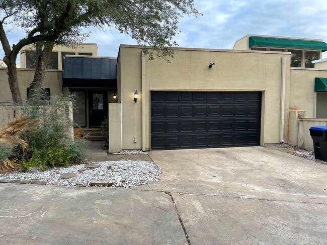 2021 Oak Forest Country Club Dr