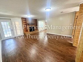 2409 Linda Dr in Ennis, TX - Building Photo - Building Photo