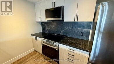 11 Tree Tops Ln in Huntsville, ON - Building Photo - Building Photo