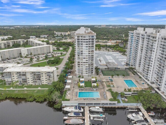 18011 Biscayne Blvd, Unit PH04 in Aventura, FL - Building Photo - Building Photo