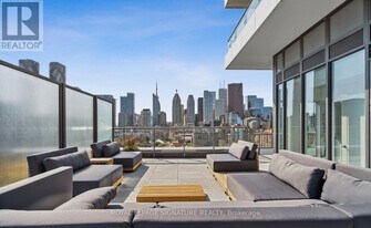 121 Lower Sherbourne St in Toronto, ON - Building Photo