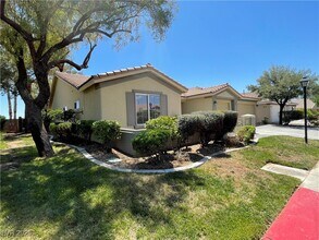 8216 Romantic Sunset St in Las Vegas, NV - Building Photo - Building Photo