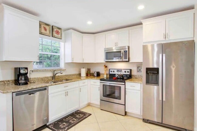 property at 19185 SE Homewood Ave