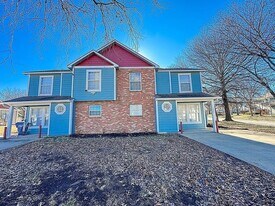 1327 E 21st Ter in Lawrence, KS - Building Photo