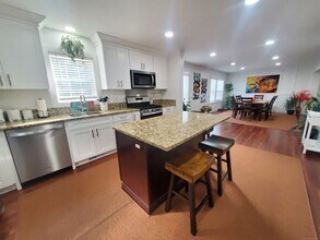 92 Valley Rd in Greenwich, CT - Building Photo - Building Photo