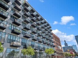 1224 W Van Buren St, Unit 804 in Chicago, IL - Building Photo
