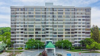 320 Mill St S in Brampton, ON - Building Photo