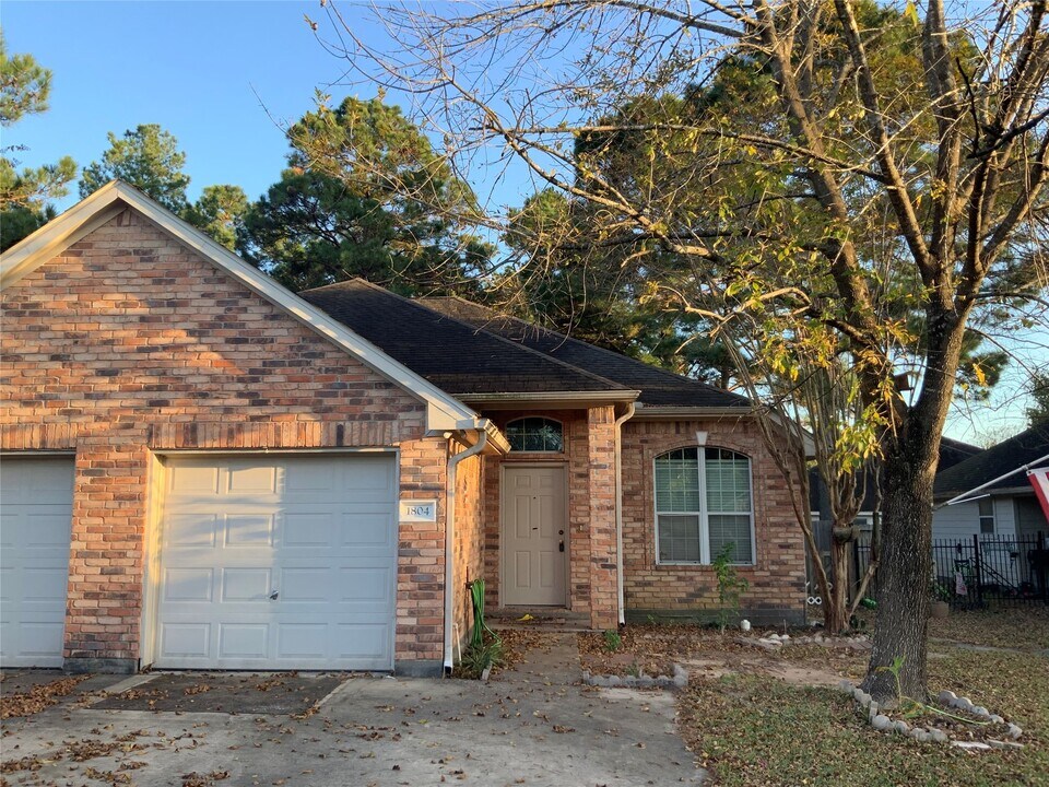 1804 Arbor Glen in Conroe, TX - Building Photo