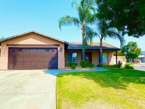5702 Seasons Valley Ct in Bakersfield, CA - Building Photo - Building Photo