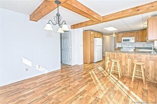 15 Indian Hill Ln in Newtown, CT - Building Photo