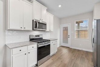 1010 Whispering Winds Dr in Beasley, TX - Building Photo - Building Photo