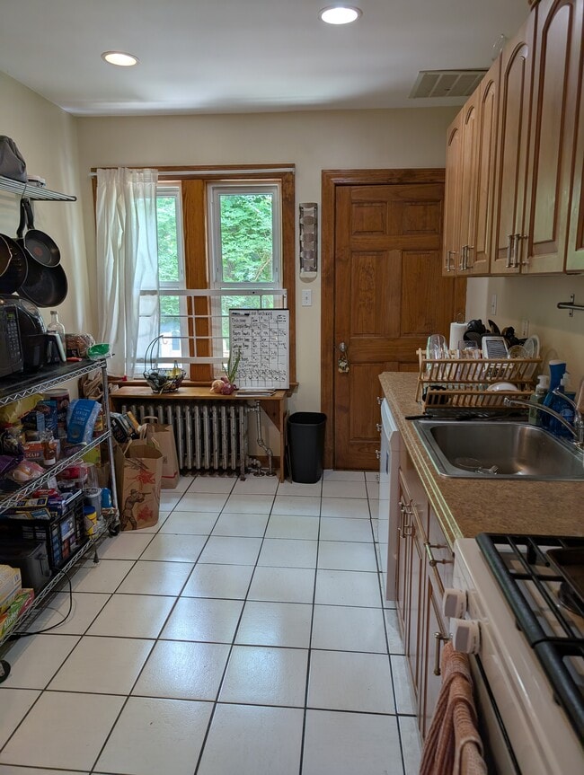 27 South Crescent Circuit, Unit A in Boston, MA - Building Photo - Building Photo