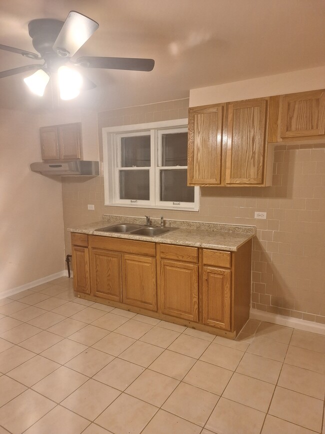 4546 S Rockwell St, Unit 1st floor in Chicago, IL - Building Photo - Building Photo