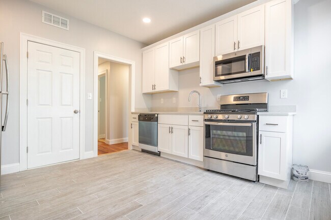 48 Green St, Unit 2 in Boston, MA - Building Photo - Building Photo
