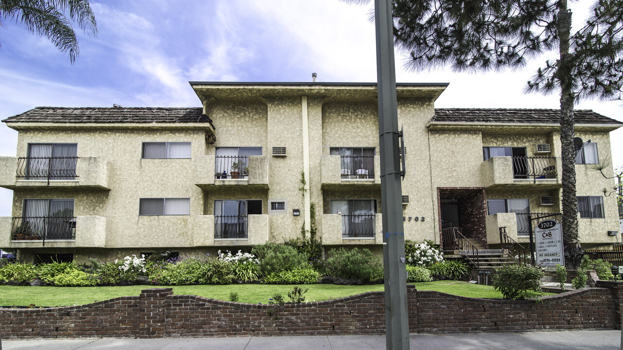 3702 Jasmine Ave in Los Angeles, CA - Foto de edificio