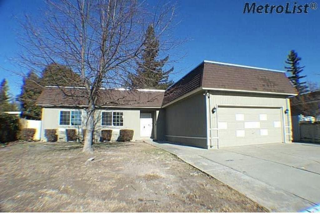 6601 Lindbrook Way in Sacramento, CA - Building Photo
