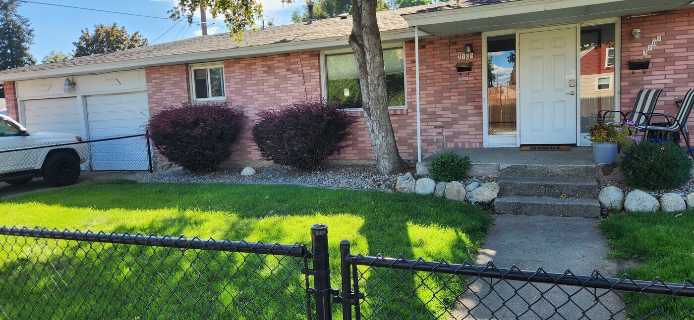 3705 N Lidgerwood St in Spokane, WA - Building Photo