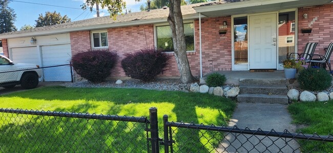 property at 3705 N Lidgerwood St