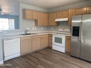 10375 W Ross Ave in Peoria, AZ - Building Photo - Building Photo